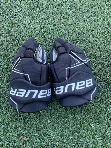 Bauer 11"  NSX Gloves Great Condition