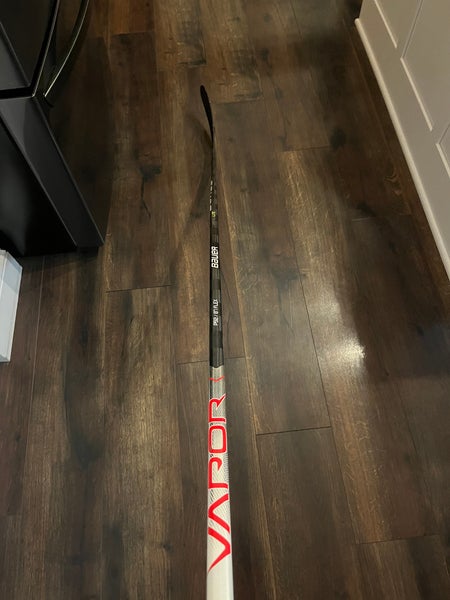 Senior Right Handed P92 Vapor Hyperlite Hockey Stick