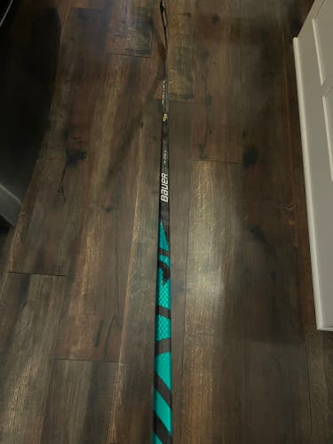 Senior Right Handed P92 Vapor FlyLite Hockey Stick