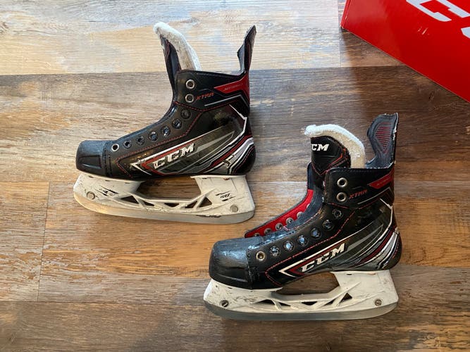 Used CCM Regular Width  Size 4 JetSpeed XTra Hockey Skates