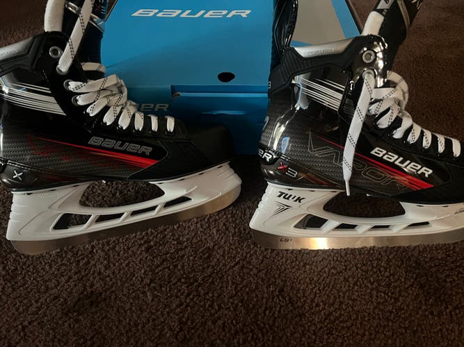 Used Bauer Extra Wide Width Size 9 Hockey Skates