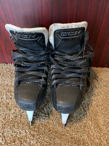 Junior Used CCM Super tacks 9370 Hockey Goalie Skates Regular Width Size 5.5