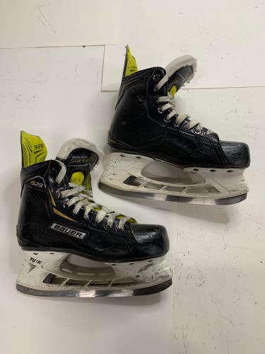 Used Intermediate Bauer Supreme S29 Hockey Skates (Regular) - Size: 4.0