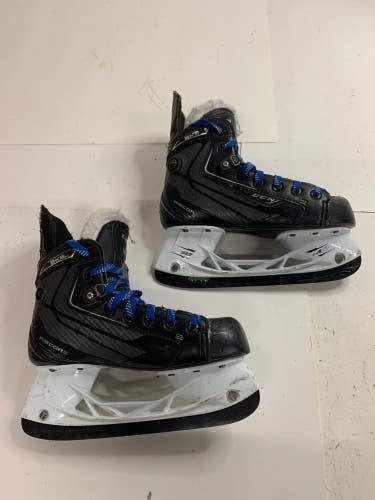 Used Junior CCM RibCor BKS Hockey Skates (Regular) - Size: 3.5