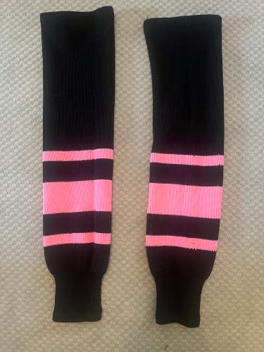 Black Used    Knit Socks