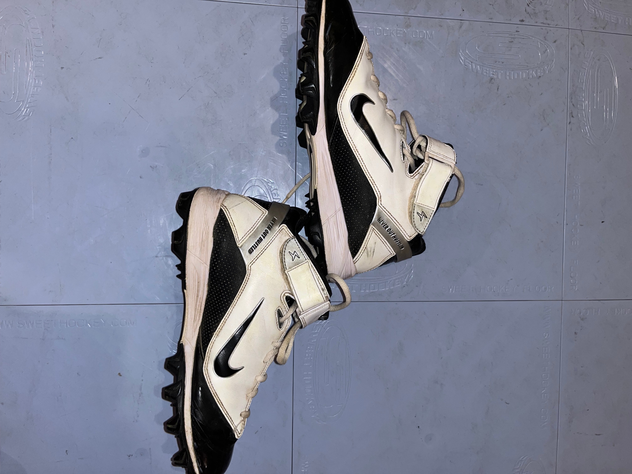 Men's Used Size 6.5 Nike Football Cleats