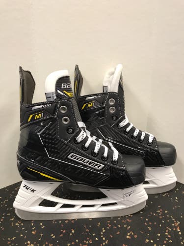 Junior New Bauer Supreme M1 Hockey Skates Regular Width Size 1