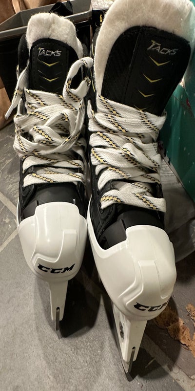 Youth New CCM Tacks 4092 Hockey Goalie Skates Regular Width SidelineSwap