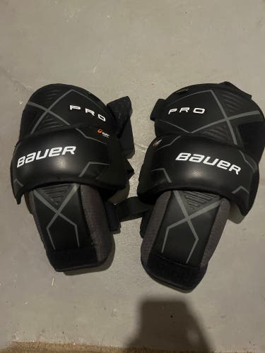 Bauer goalie knee pads