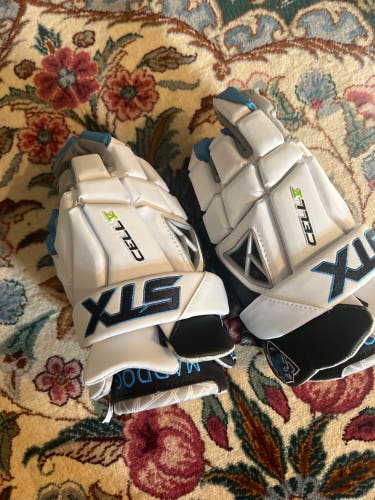 New Player's STX Large Cell V Lacrosse Gloves