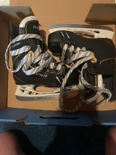 New Bauer Size 8 Supreme Hockey Skates