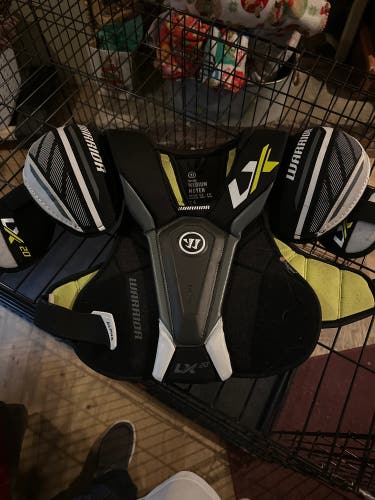 Warrior lx shoulder pads senior medium