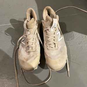 used new balance Men's Cleats Mid Top Freeze