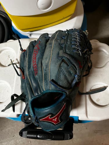 Used Right Hand Throw 11.75" Professional model Baseball Glove