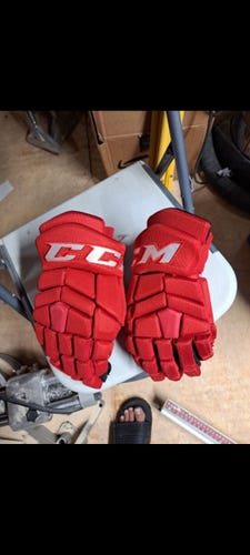 Red Wings Package (Gloves/Socks) CCM Gloves, Reebok Socks