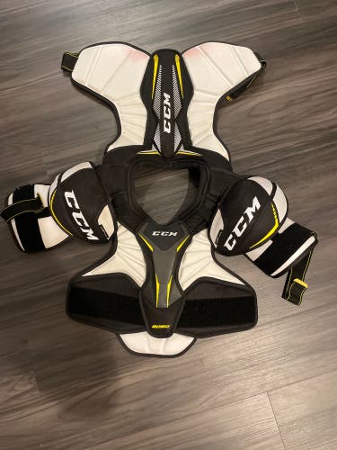 Used Large CCM Tacks 9060 Shoulder Pads