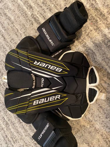Medium Bauer  Supreme S170 Goalie Chest Protector