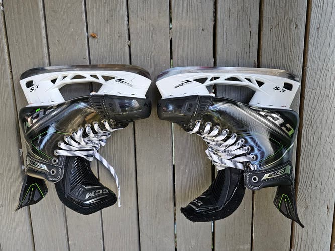 Senior almost new CCM RibCor 100k Pro Hockey Skates Regular Width Pro Stock Size 8.5