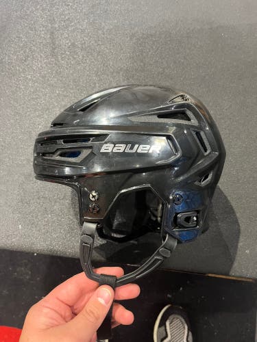 Used Medium Bauer Re-Akt 150 Helmet