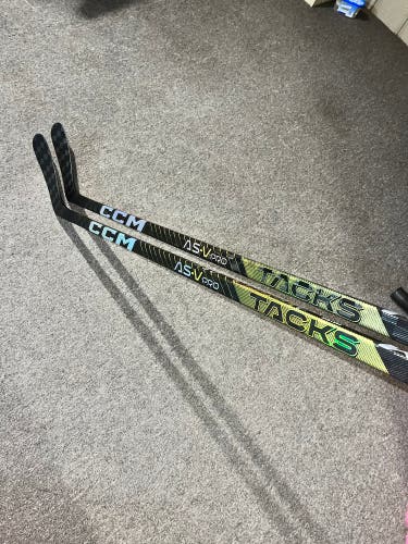 2 New Pro Stock Avery Hayes CCM Super Tacks AS-V Pro Sticks, RH P29 Curve 75 Flex