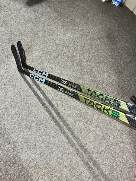 2 New Pro Stock Avery Hayes CCM Super Tacks AS-V Pro Sticks, RH P29 Curve 75 Flex