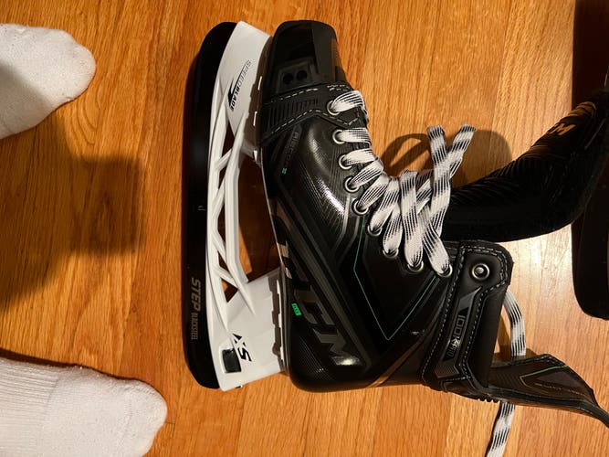 New CCM Regular Width Size 7 RibCor 100k Pro Hockey Skates