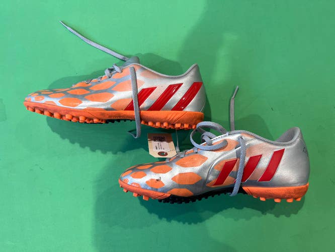 Used  (W 9.5) Adidas Soccer Cleats - Indoor