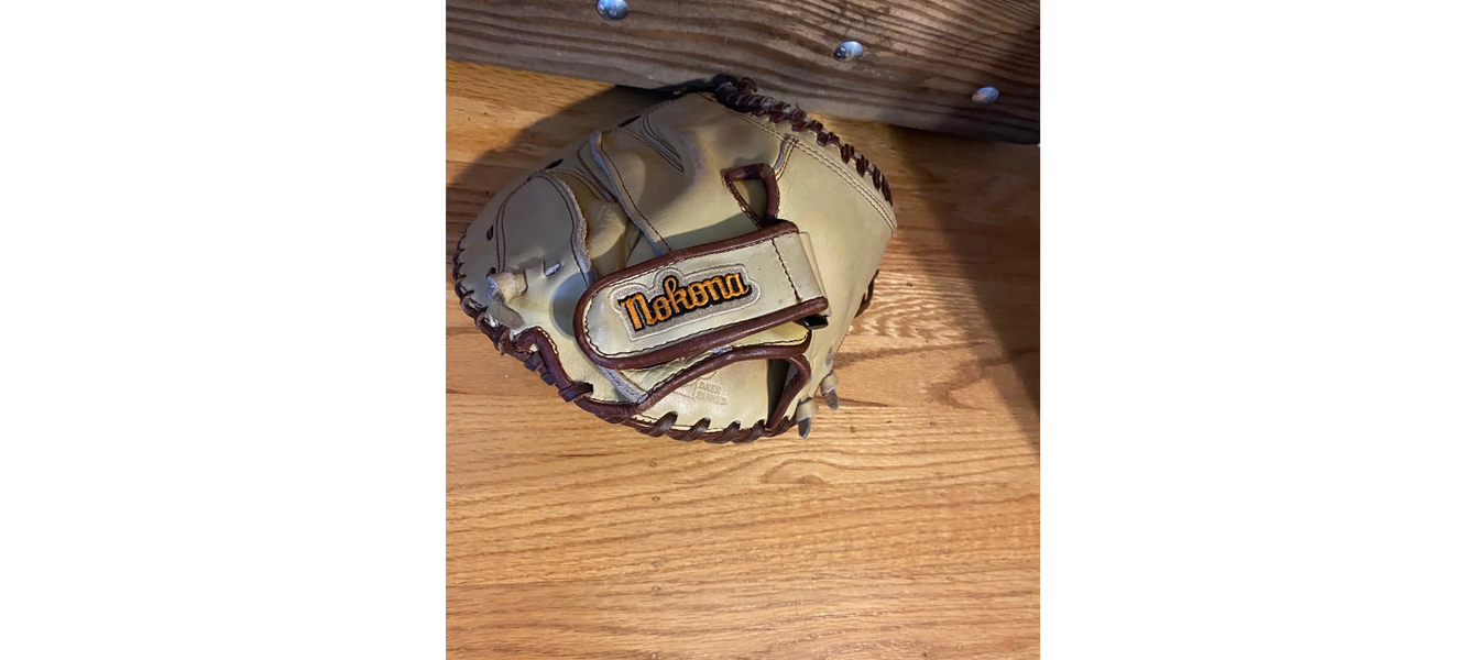 Used Right Hand Throw Nokona TNCMFP Catcher's Glove 32"
