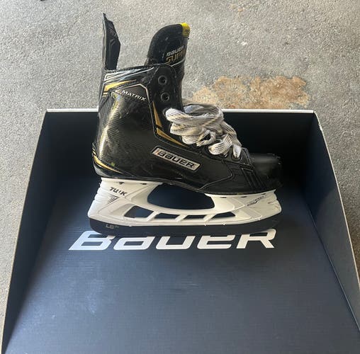 Junior Bauer Size 4 Supreme Matrix Hockey Skates