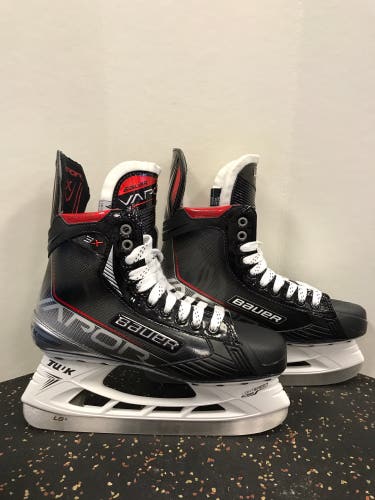 Senior New Bauer Vapor 3X Hockey Skates Size 9 / Fit 2