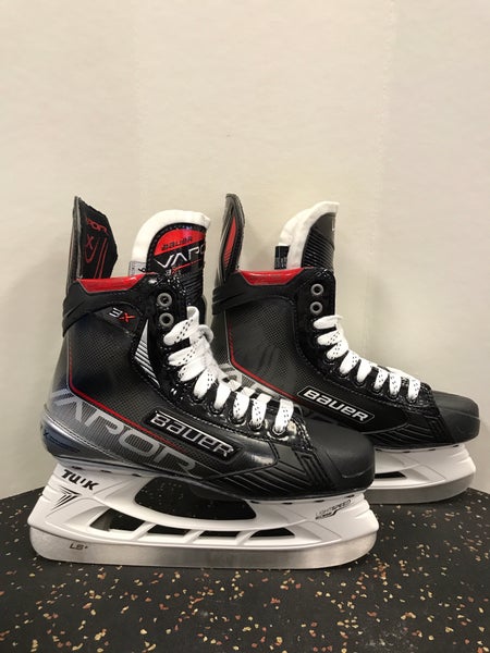 Senior New Bauer Vapor 3X Hockey Skates Size 9 / Fit 2