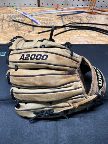 Used Wilson Right Hand Throw A2000 B2 Baseball Glove 11.75"