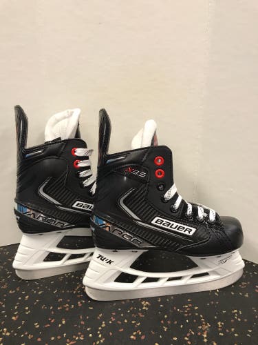 Junior New Bauer Vapor X3.5 Hockey Skates Regular Width Size 1