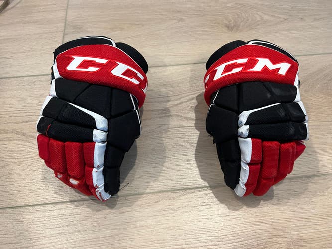 Used CCM Tacks 9060 Gloves 10"