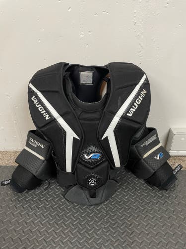Used Large Vaughn  V9 Pro Carbon Goalie Chest Protector