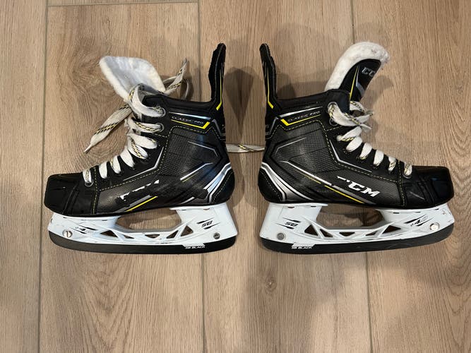 Junior Used CCM Tacks Classic Pro Hockey Skates Regular Width Size 2.5