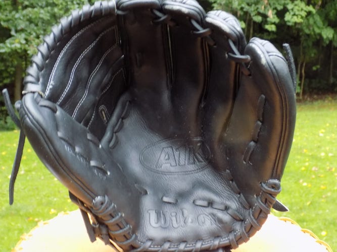 Used Wilson Right Hand Throw Pitcher's A1k Baseball Glove 11.75"