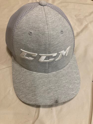 Ccm flex fit hat grey small