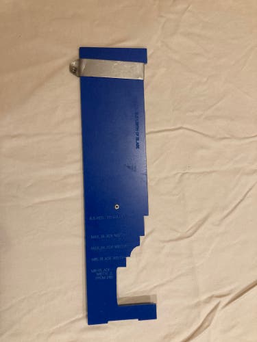 Ice hockey referee stick measuring device