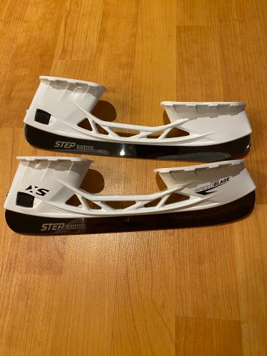 New Step Steel 254 mm Blacksteel