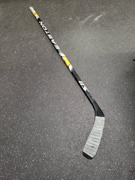 New Old Stock Easton Stealth S801 Sakic 100 Right Handed Hockey