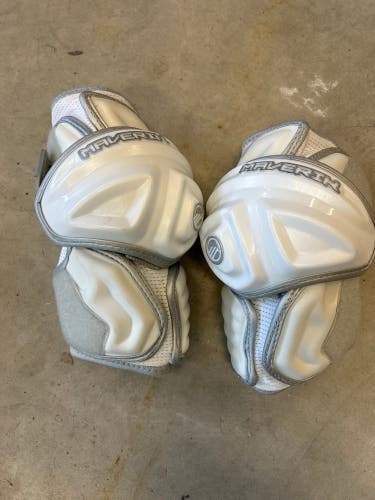 Maverick M elbow pads