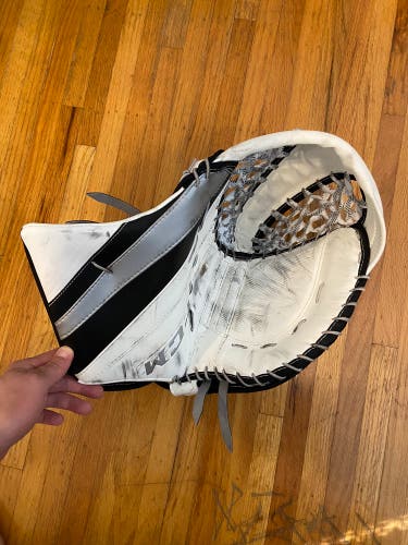 Used CCM Regular Senior EFlex 5 580 Glove