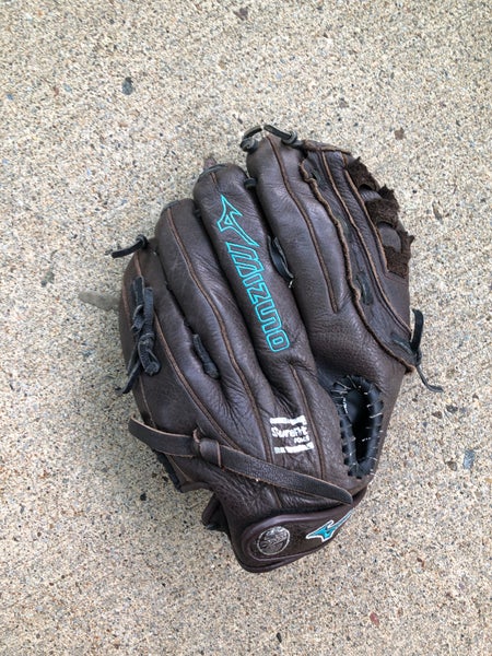 Mizuno Supreme Softball Glove, 13-in