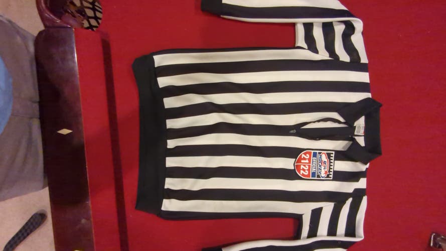 CCM adult medium Referee jersey
