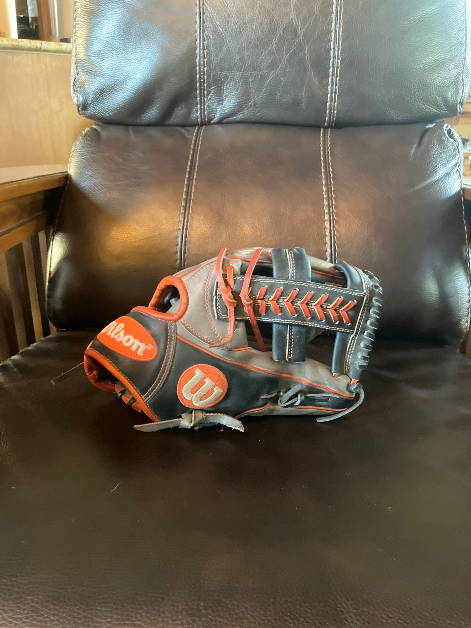 Infield 11.75 A2000 Baseball Glove Carlos Correa Model