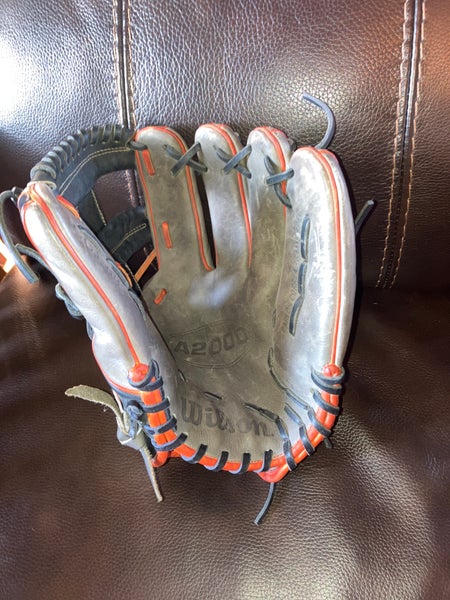 Infield 11.75 A2000 Baseball Glove Carlos Correa Model