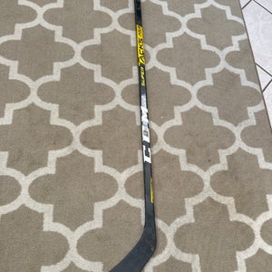 Junior Right Handed P28 Super Tacks AS2 Pro Hockey Stick