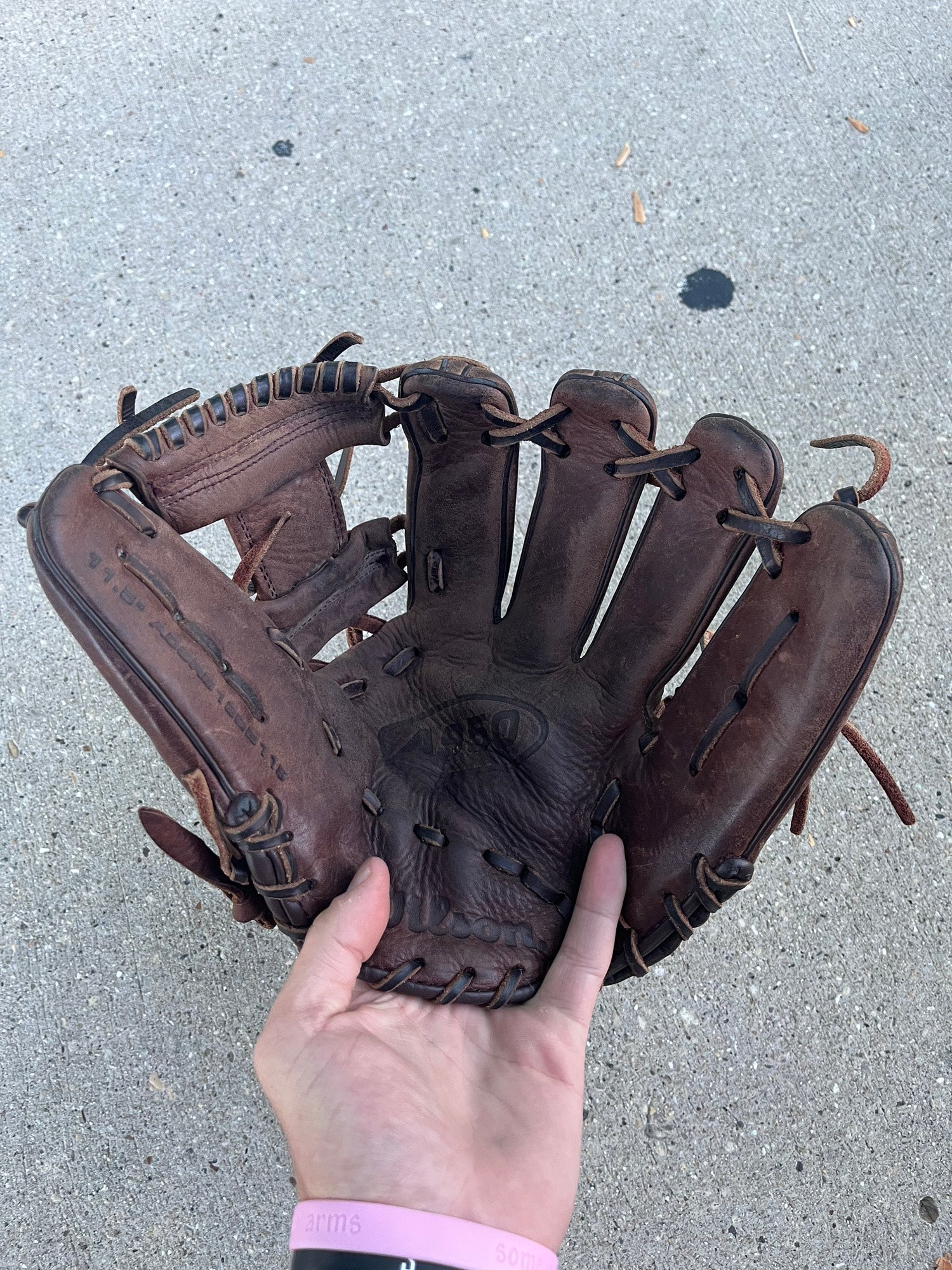 Used Wilson A950 Right Hand Throw Infield Baseball Glove 11.5