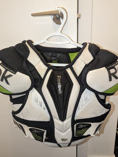 Reebok 16K Shoulder Pads (Senior Medium)